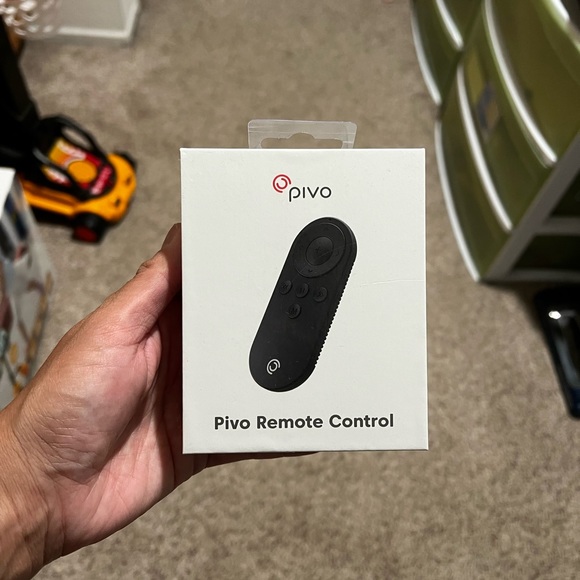 *BRAND NEW* PIVO POD LITE WITH REMOTE - SMART TRACKING PHONE MOUNT and REMOTE - Picture 4 of 5